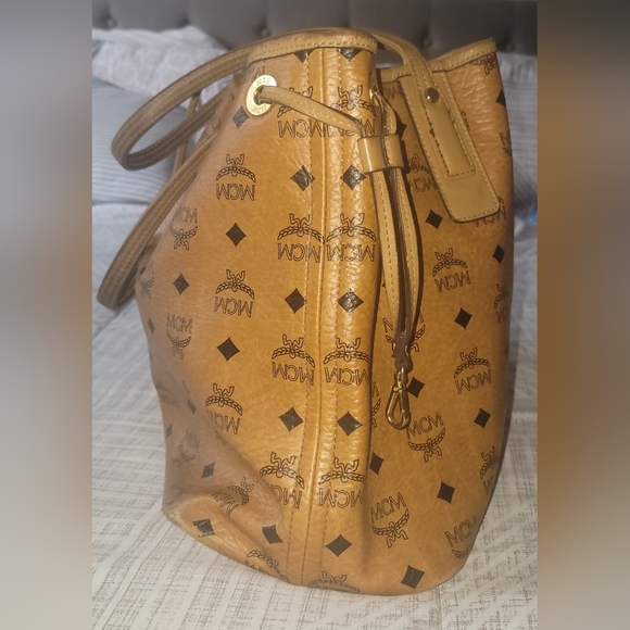 Authentic MCM Reversible Liz Tote - Picture 3 of 9